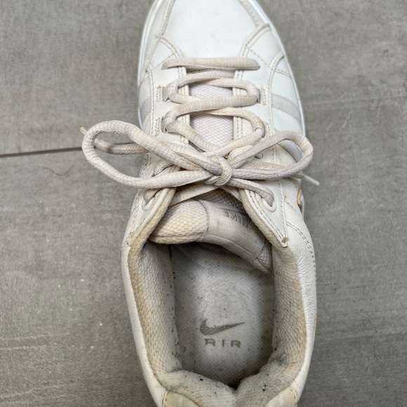 Vintage! Nike Air sneakers retro- size 9. Classics! Lots of wear left in these!🌸 - Picture 4 of 8